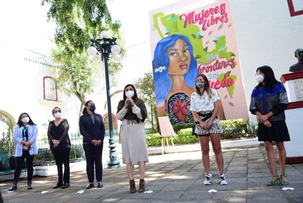 Ayto. inaugura mural hecho por mujeres poblanas y refugiadas
