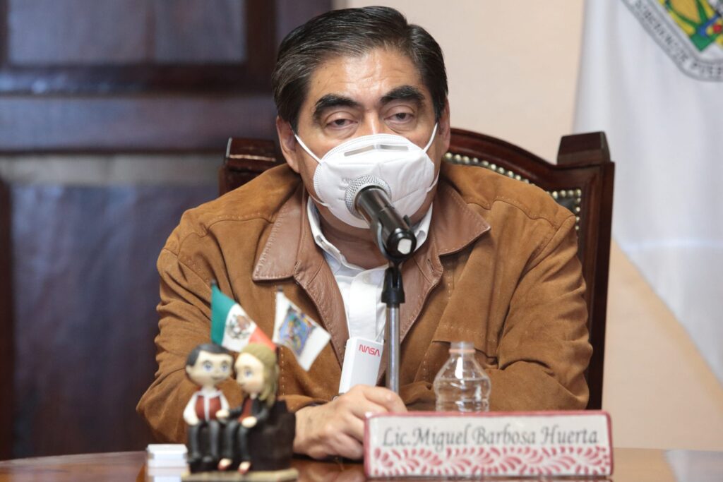 Miguel Barbosa llama a la prudencia y confiar en la estrategia de vacunación