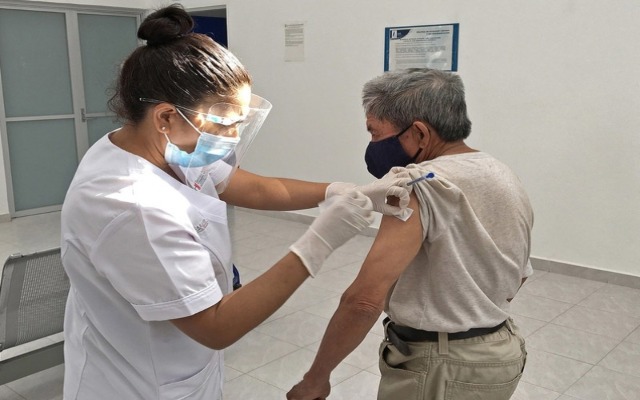 Puebla sin casos de trombosis por vacuna AstraZeneca