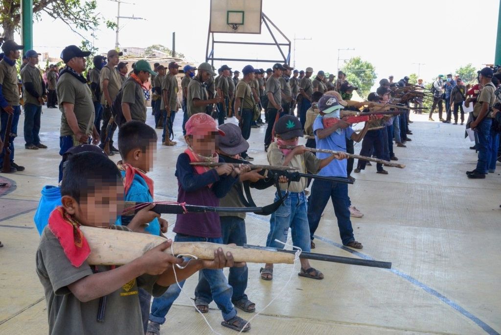 Niños de Ayahualtempa, se suman a la policía comunitaria de Guerrero