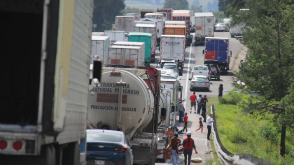 bloqueo mexico puebla, estudiantes, cobros escuelas, hoy