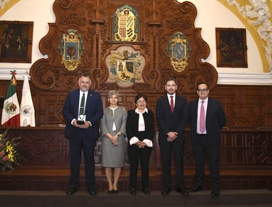 REDDU otorgó la presea al “Dr. Jorge Carpizo” al Rector Enrique Palafox  