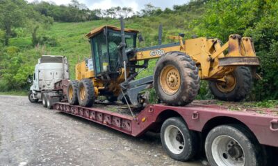 Gobierno entrega  motoconformadora que transformará 37 km de caminos rurales en Francisco Z. Mena