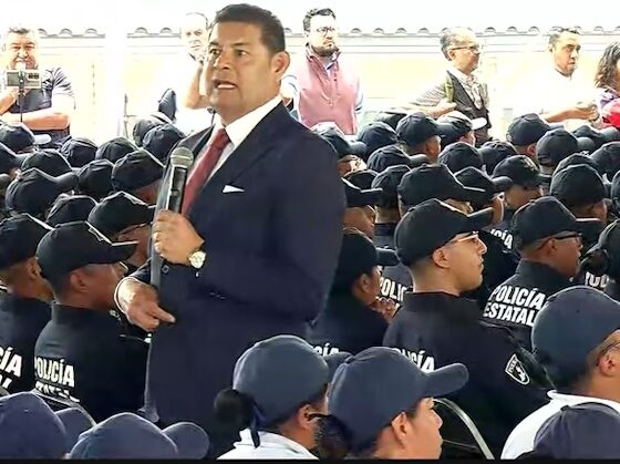 Llamado de Armenta a nuevos policías: «Arrebaten a la delincuencia a nuestros jóvenes».
