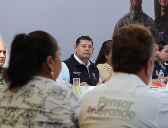 Armenta sesiona con ediles de la Mixteca para reforzar seguridad 