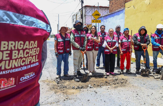 Con maquinaria propia gobierno cholulteca avanza mejoramiento de los pavimentos del municipio
