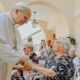 El Papa León XIV pide a los abuelos a perseverar en la fe ante la fragilidad humana