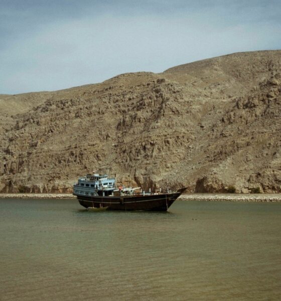 Irán cierra el estrecho de Ormuz tras ataques israelíes en Líbano