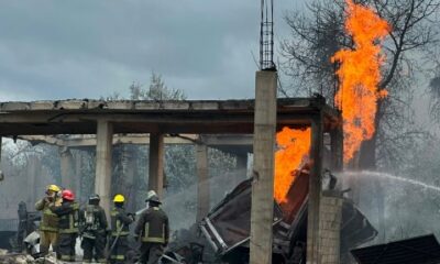 Protección civil y unidades de SUMA, atienden explosión de almacenamiento de gas en Tepeaca