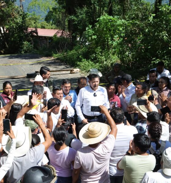 Emergencia en Sierra Negra por deslaves  atendida con maquinaria