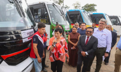 Compromiso cumplido; entregan 42 vehículos a transportistas 