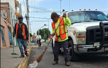 Programa «Barriendo tu Calle» inicia en San Pedro Cholula para rescatar la imagen urbana