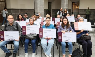 Entregan apoyos económicos a 36 afectados por lluvias de Puebla capital.