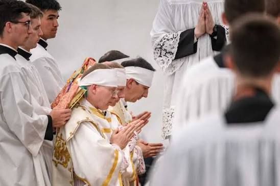 Las condiciones del Vaticano para que sacerdotes y laicos lefebvristas excomulgados regresar en comunión con la Iglesia Católica