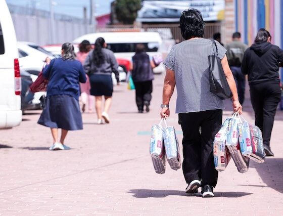 En San Andrés Cholula, la alcaldesa Lupita Cuautle, apoya a familias con medicinas y aparatos funcionales