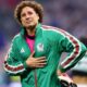 El último vuelo de Memo Ochoa: se retira una leyenda del arco mexicano