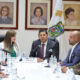 Ante la familia del SEDIF, Armenta presentó a Carlos Ochoa, como director del organismo.