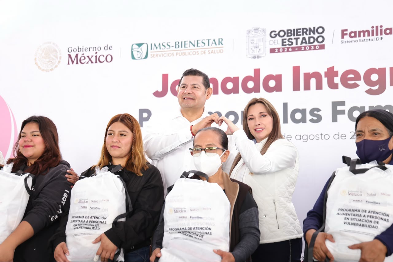 Llevan salud y apoyos a las familias poblanas con jornada integral del SEDIF