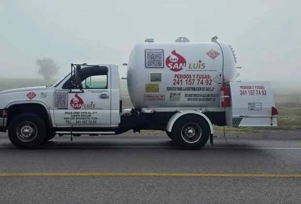 Detienen a dos hombres por el transporte ilegal de 3,800 litros de gas LP en Palmar de Bravo
