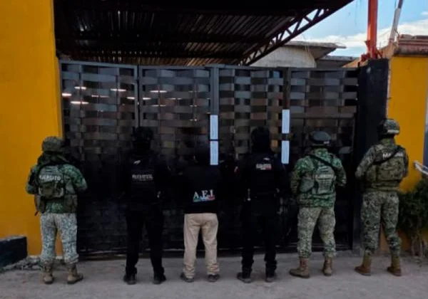 Aseguran dos bodegas, ocho vehículos y detienen a dos personas por huachicol en Tepeaca