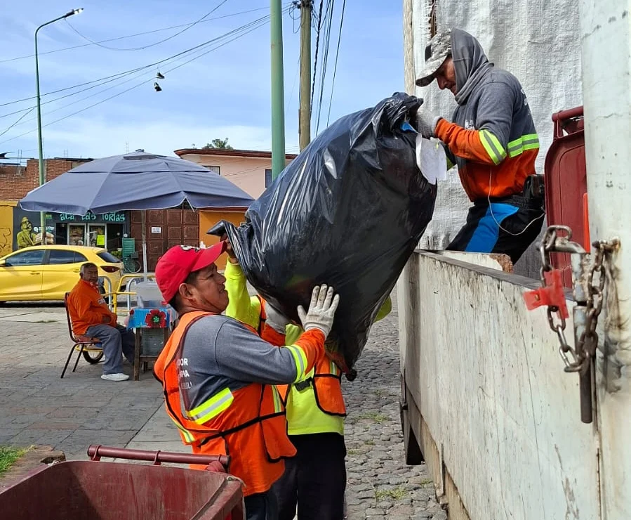 Limpieza comunitaria: Avanza con éxito el programa «Barriendo tu Calle» en San Juan Calvario