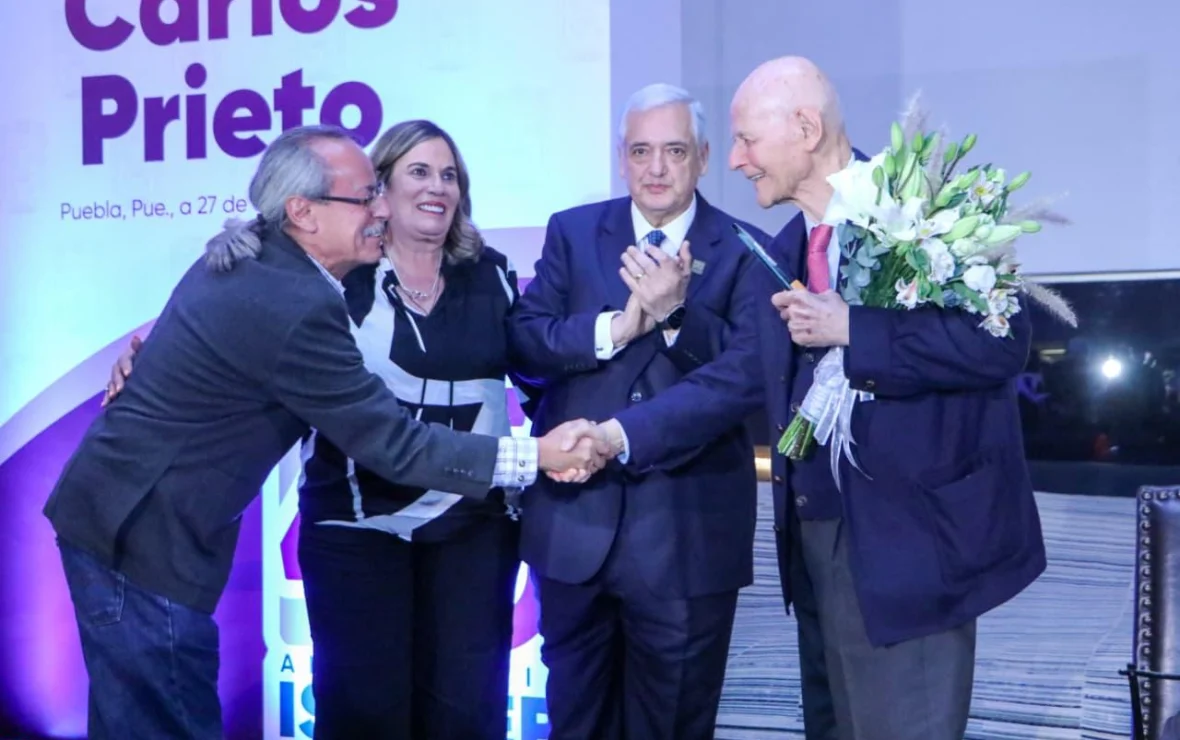 Celebra ISSSTEP su 45 aniversario con magno concierto de Carlos Prieto en Puebla