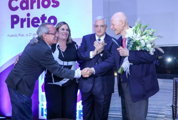 Celebra ISSSTEP su 45 aniversario con magno concierto de Carlos Prieto en Puebla