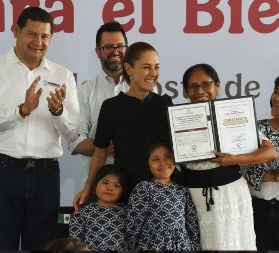 En Puebla, Claudia Sheinbaum, entregó viviendas