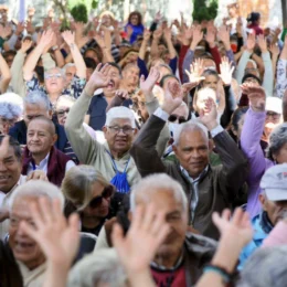 «Abuelitos, los ángeles de Dios que protegen a las familias»: Armenta