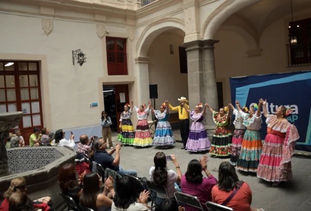 Música y arte en domingo cultural de la BUAP