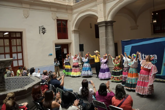 Música y arte en domingo cultural de la BUAP