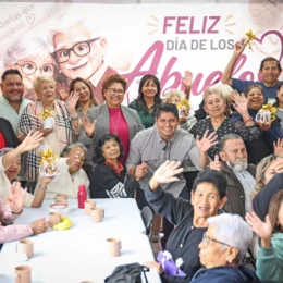 Cercanía de Omar Muñoz con abuelitos