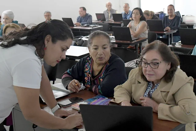 Tarea trascendente la Universidad para Adultos de la BUAP