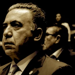 Enrique Inzunza se atrinchera en el senado como legislador independiente