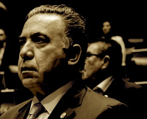 Enrique Inzunza se atrinchera en el senado como legislador independiente