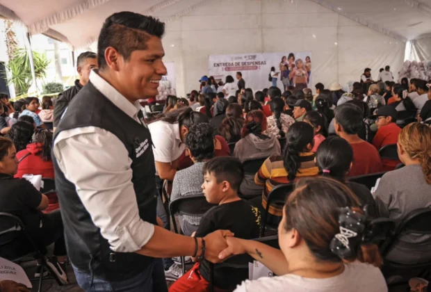 En Cuautlancingo, Omar Muñoz ocupado para lograr mejor alimentación de familias necesitadas