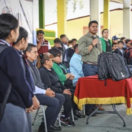 Vamos por Escuelas Seguras en Cuautlancingo, dice Omar Muñoz