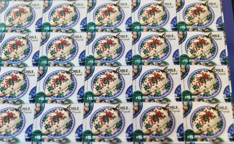 Chile en nogada lleva la identidad de México al mundo con estampillas postales