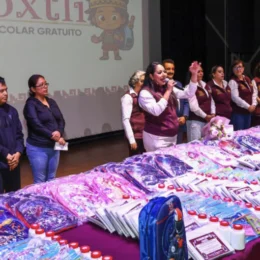 Mochilas y kits escolares para alumnos de San Pedro Cholula