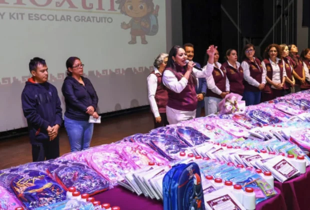 Mochilas y kits escolares para alumnos de San Pedro Cholula